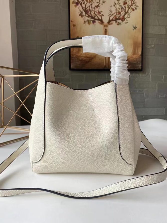 COACH Hadley Hobo 21 Bag in Pebble Leather - White with Gold-Tone Hardware