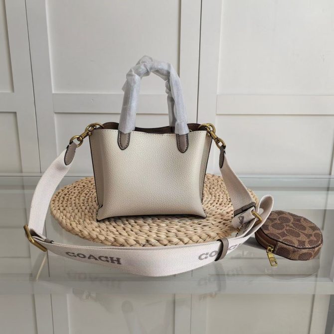 COACH White Women's WILLOW 18 White Tote Bag